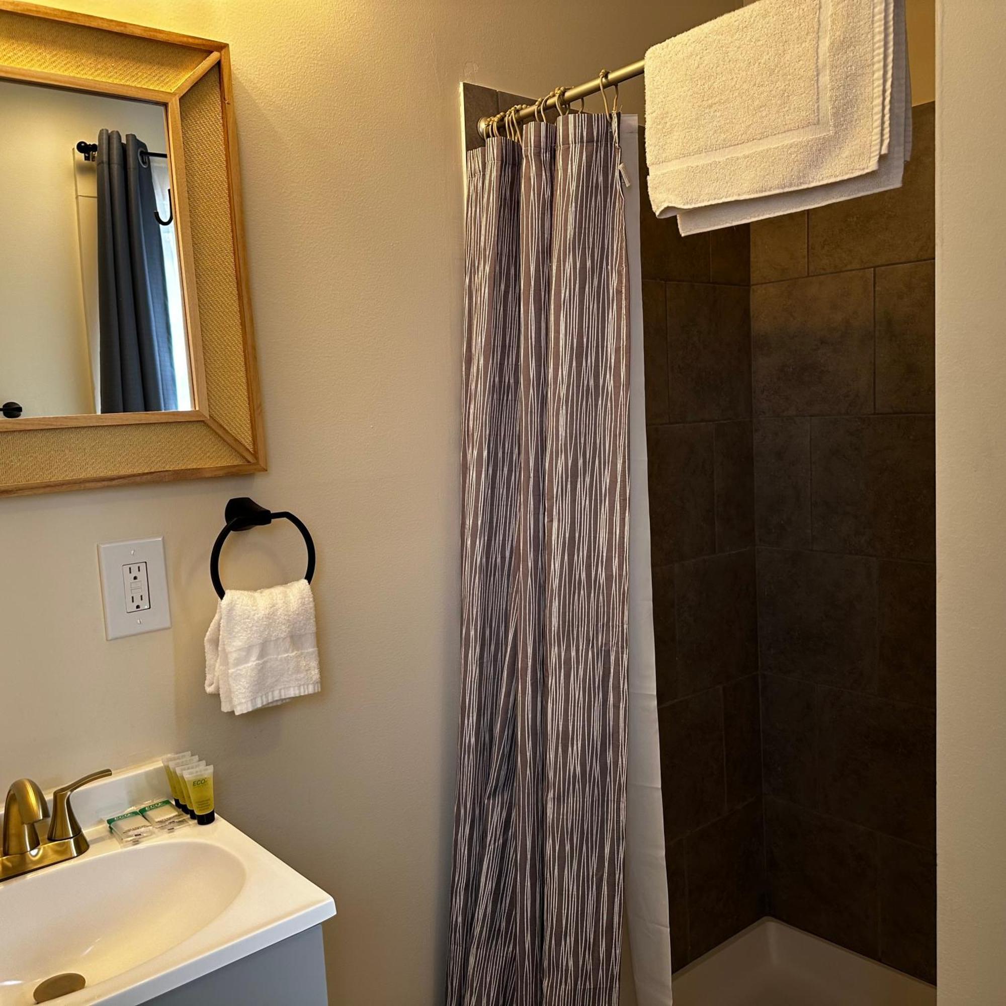 The Whitetail Inn And Suites- Линкольн Экстерьер фото