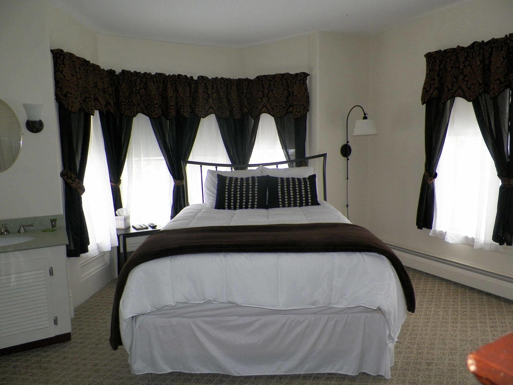 The Whitetail Inn And Suites- Линкольн Экстерьер фото